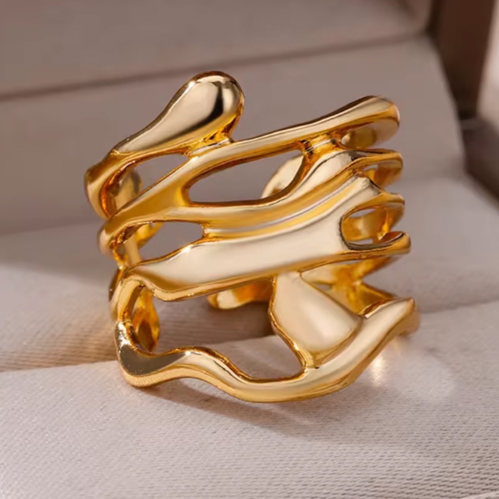 Elegant Gold-Tone Abstract Ring